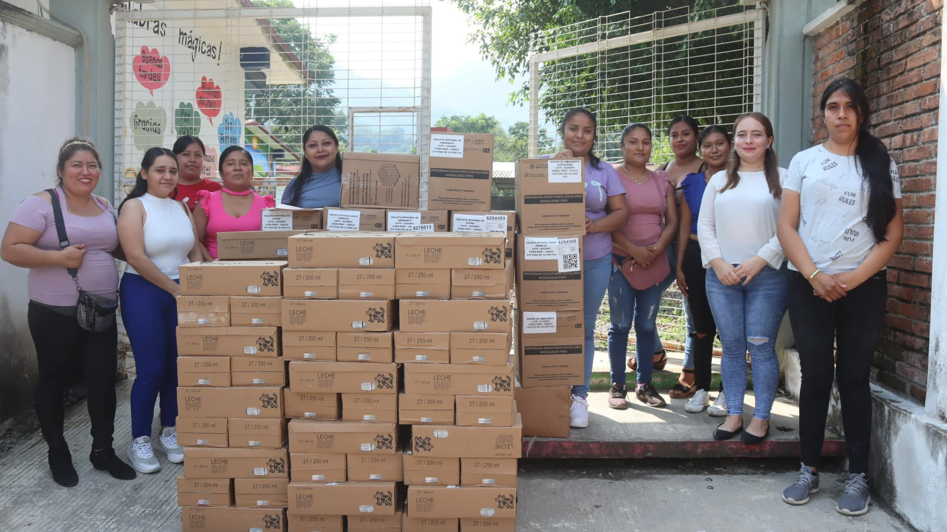 Entrega del programa "Desayunos Escolares Modalidad Frío" en el Jardín de Niños Chicomecalli,