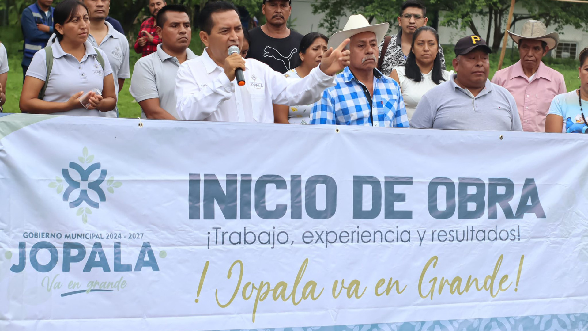 Construcción del nuevo mercado en la Junta Auxiliar de Chicontla.